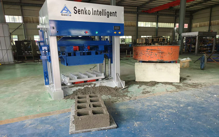 Projek mesin pembuat blok separa automatik di Tanzania